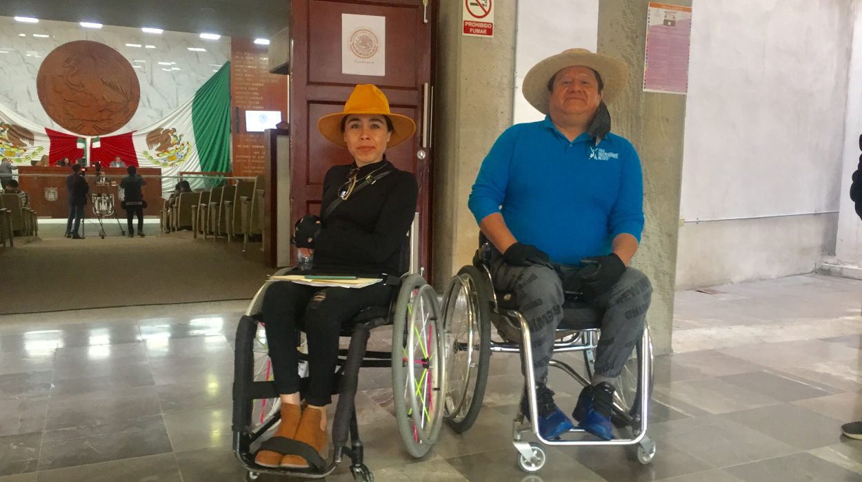 Tlaxcaltecas recibirán sillas de ruedas en la Cámara de diputados