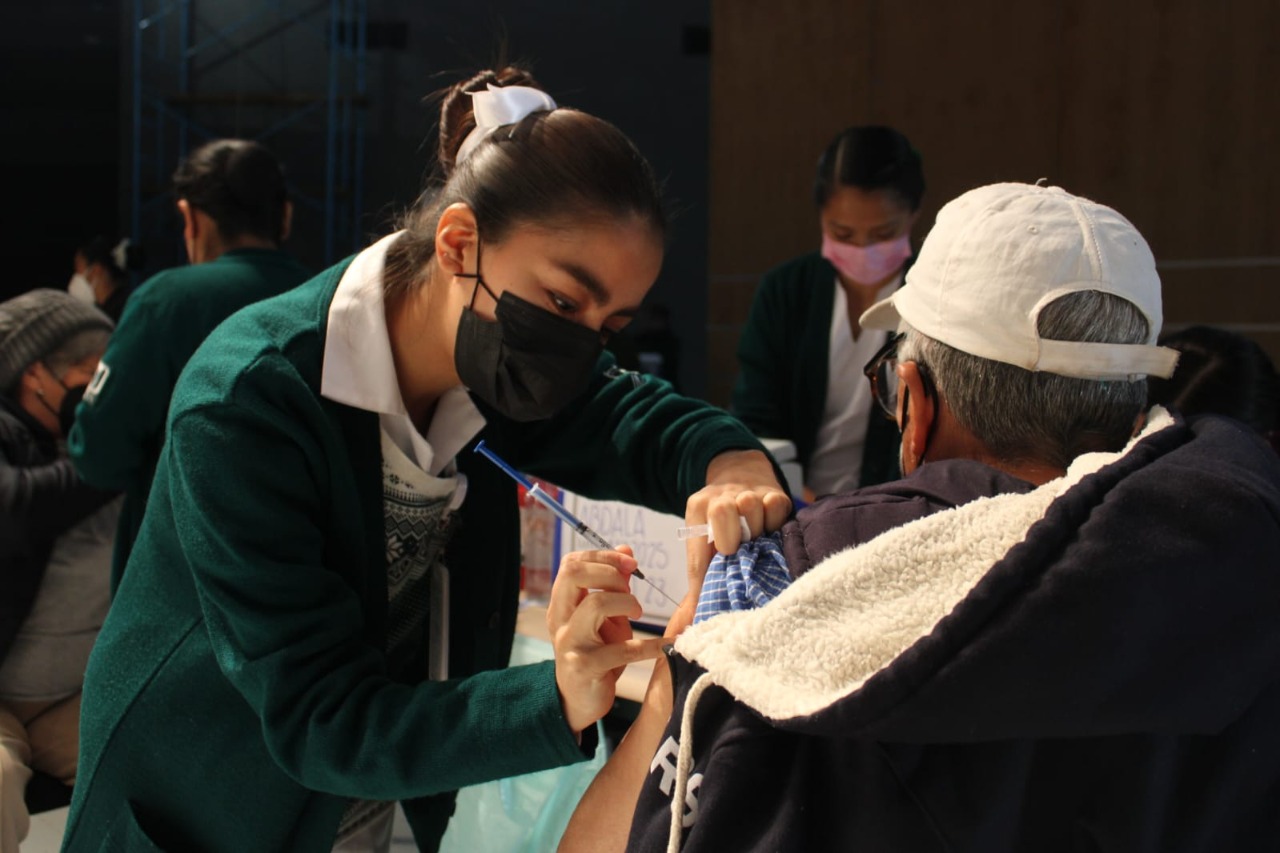 AUTORIDADES LLAMAN A POBLACIÓN APLICARSE VACUNA DE REFUERZO CONTRA COVID-19