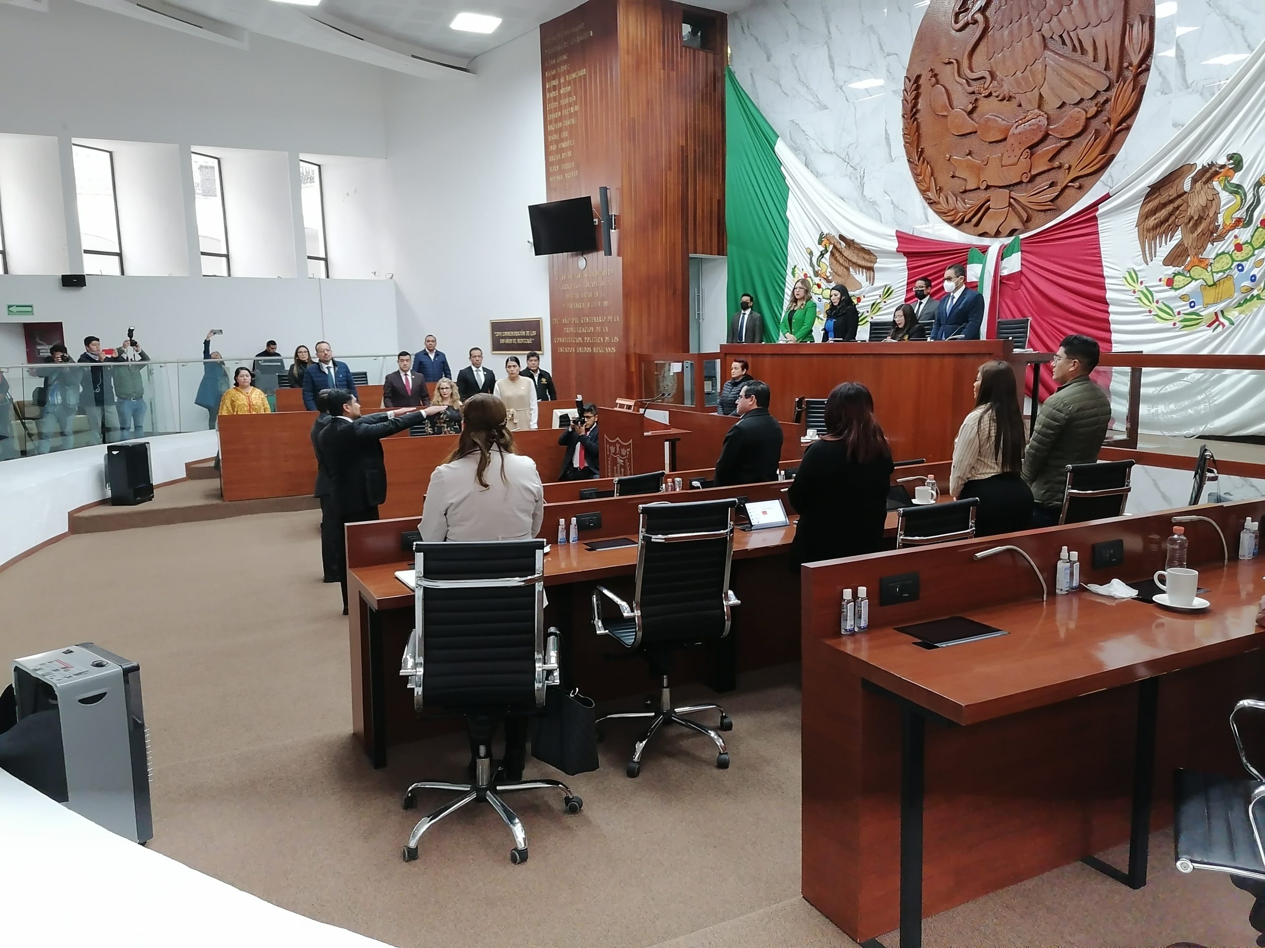 Tomaron protesta a dos nuevos magistrados del TCyA frente a congresistas