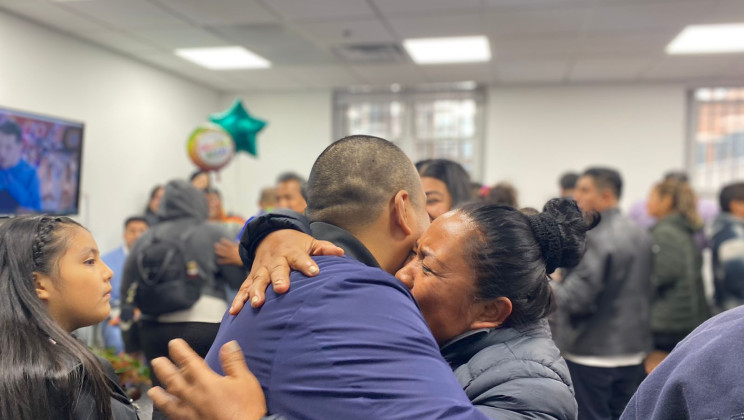 ADULTOS MAYORES SE REENCUENTRAN CON FAMILIARES EN ESTADOS UNIDOS