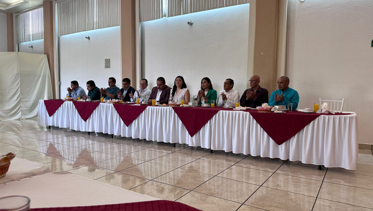 Renuncian 4 mil militantes priistas; van con Morena