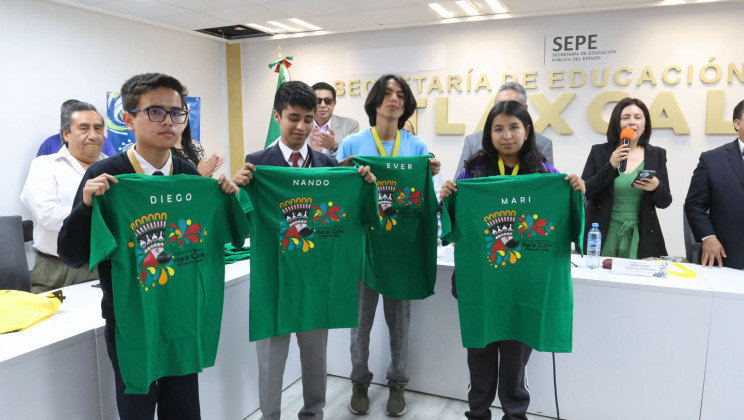 PREMIA SEPE-USET A 36 ALUMNOS GANADORES DE LOS CONCURSOS “QUÍMICA MARIE CURIE” Y “MEXICANO DE FÍSICA”