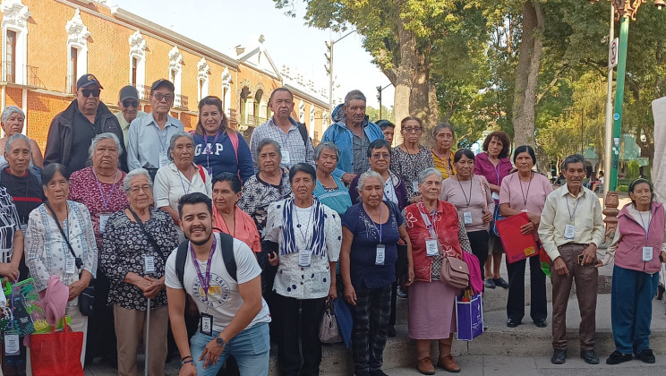 BRINDA DAM ACOMPAÑAMIENTO A ADULTOS MAYORES PARA OBTENER VISAS AMERICANAS