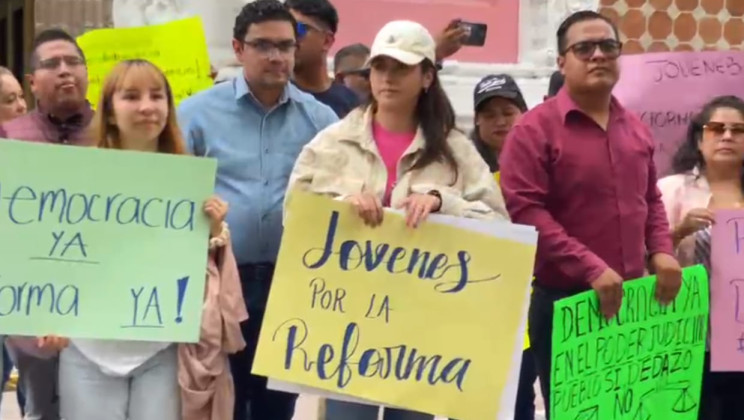 Universitarios se manifiestan en favor a la Reforma del Poder Judicial