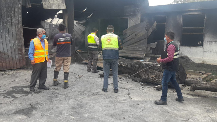 SOFOCAN INCENDIO DE FÁBRICA EN CALPULALPAN
