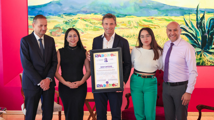 GOBIERNO ESTATAL RECONOCE A EMPRESAS COMPROMETIDAS CON EL BIENESTAR DE SUS TRABAJADORES