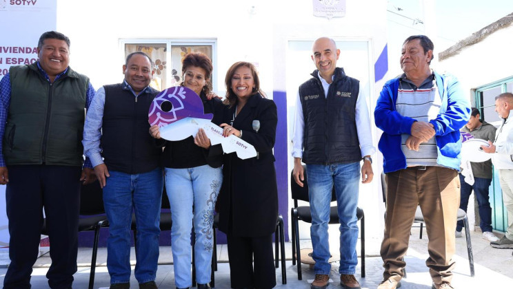 Entrega Gobernadora acompañada por el presidente de Apizaco 47 cuartos y 2 acciones de vivienda