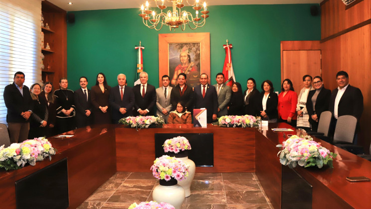 ENTREGA SECRETARIO DE GOBIERNO TERCER INFORME DE LA GOBERNADORA LORENA CUÉLLAR AL CONGRESO LOCAL