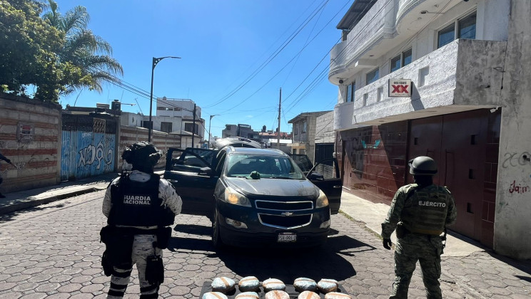 Personal militar de la 23/a. Zona Militar en conjunto con la Guardia Nacional aseguran 1 Vehículo y 13 paquetes con Características a la Marihuana
