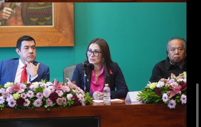 Reciben legisladores Informe Anual de Actividades del