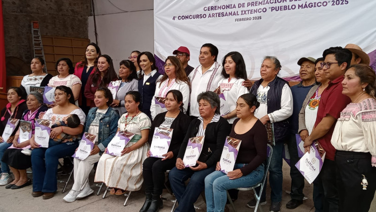 RECIBEN ASESORÍA ADULTOS MAYORES DE TLALTELULCO PARA REUNIRSE CON SUS HIJOS EN ESTADOS UNIDOS