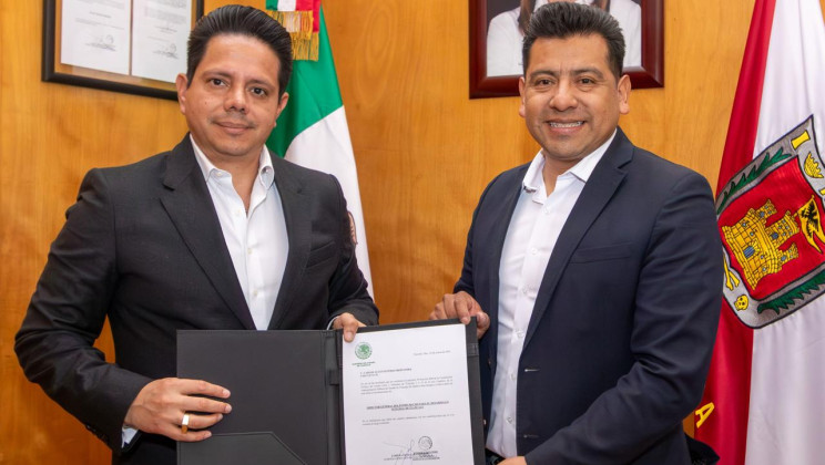 SECRETARIO DE GOBIERNO TOMA PROTESTA A CARLOS AUGUSTO PÉREZ HERNÁNDEZ COMO DIRECTOR DEL FOMTLAX