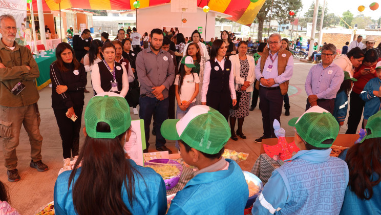 ALUMNOS Y AUTORIDADES ENCABEZARON FESTIVAL DE BIENVENIDA A LA VIDA SALUDABLE Y BIENESTAR ESCOLAR