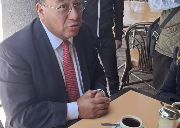 Llega Aron Pérez Carro como presidente de notarios del estado