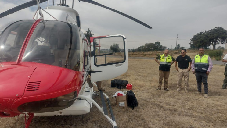 HELICÓPTERO DE CONAGUA SE SUMA A COMBATE DE INCENDIO EN ATLTZAYANCA