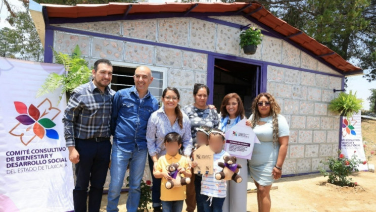 ENTREGA GOBERNADORA Y COMITÉ CONSULTIVO DE BIENESTAR VIVIENDA ADECUADA EN HUAMANTLA