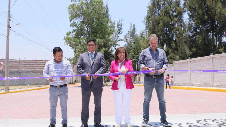 ENTREGA GOBERNADORA PAVIMENTACIÓN CON ADOQUÍN EN SANTA CATARINA AYOMETLA