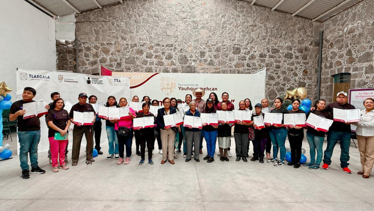 EL ITEA Y EL AYUNTAMIENTO DE YAUHQUEMEHCAN ENTREGAN CERTIFICADOS Y RECONOCEN ESFUERZO EDUCATIVO DE LA POBLACIÓN