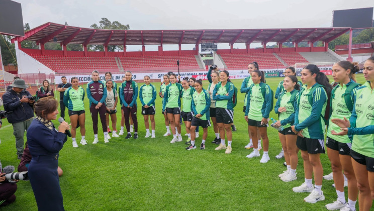 CONVIVE GOBERNADORA CON SELECCIÓN NACIONAL FEMENIL QUE JUGARÁ ESTE MARTES CONTRA SU SIMILAR DE URUGUAY