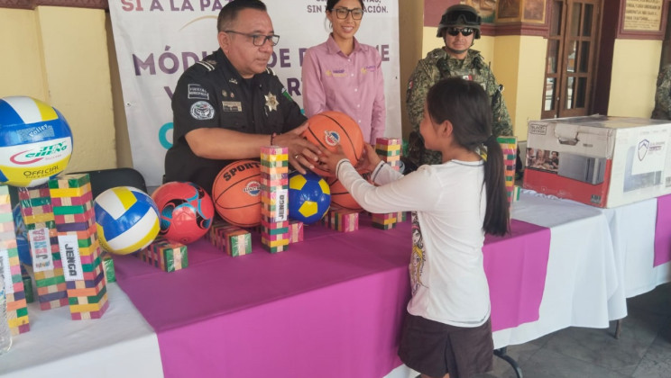 NIÑOS PONEN EL EJEMPLO: EN TLAXCALA, CANJEAN MÁS JUGUETES BÉLICOS