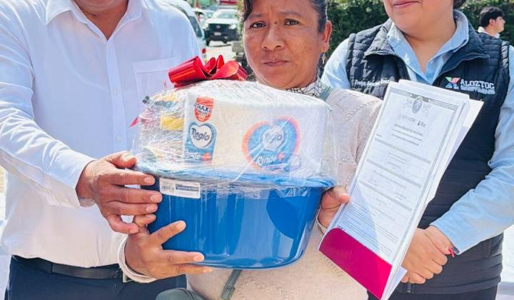 ENTREGA ITEA CERTIFICADOS DE EDUCACIÓN BÁSICA A PERSONAS ADULTAS EN XALOZTOC