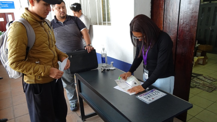 GARANTIZA SMyT ABASTO SUFICIENTE DE INSUMOS PARA REALIZAR TRÁMITES VEHICULARES