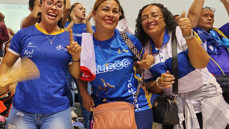 “TLAXCALA SÍ EXISTE Y ES UN ORGULLO ESTAR AQUÍ»: MADRES DE ATLETAS DE LUCHAS ASOCIADAS FEMENIL