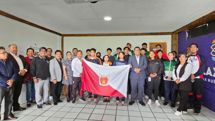 ABANDERAN A TLAXCALTECAS QUE COMPETIRÁN EN EL XXI ENCUENTRO NACIONAL DEPORTIVO CECYTE 2025