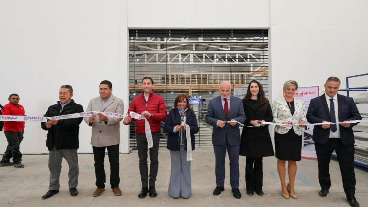 INAUGURA GOBERNADORA PLANTA CHECA EN ATLTZAYANCA