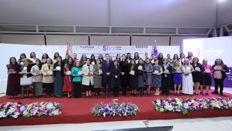 ENTREGA GOBERNADORA EL GALARDÓN “50 MUJERES POR TLAXCALA 2025”