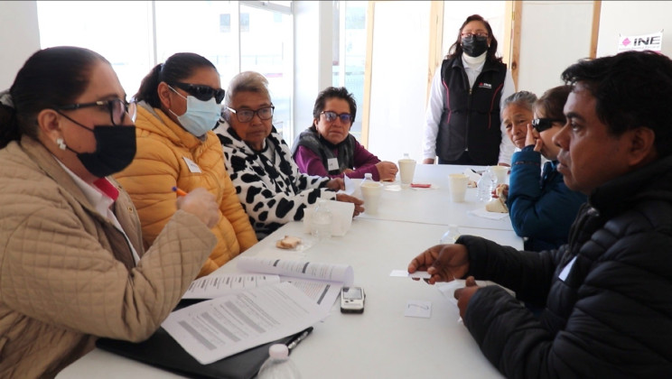 CONSULTÓ INE TLAXCALA A PERSONAS CON DISCAPACIDAD VISUAL SOBRE ELEMENTO TÁCTIL EN LA CREDENCIAL DE ELECTOR